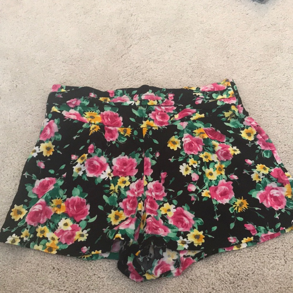 High waisted stretchy floral shorts